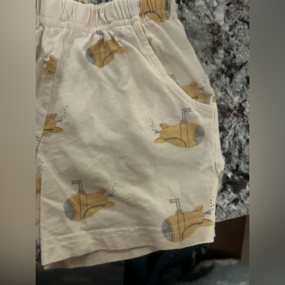 Rylee + Cru Kids Cream Submarine Shorts with Yellow Graphic - size 4-5 yr - Picture 10 of 10